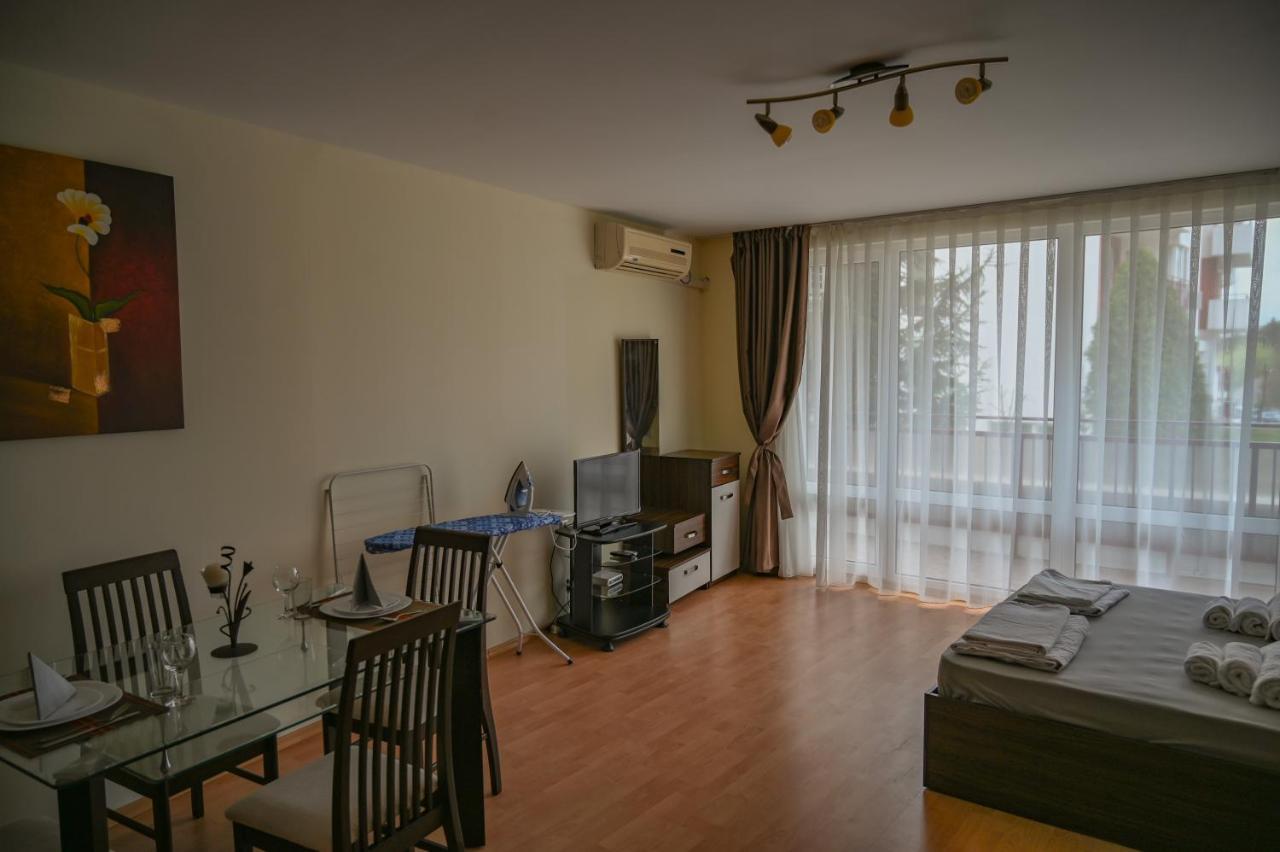 Panorama Fort Beach, Фамилно студио Deluxe Свети Влас Екстериор снимка
